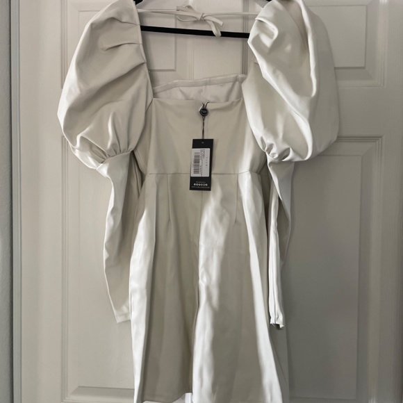 Club L London Karyme Off White Faux Leather puff sleeve mini dress - Picture 4 of 5